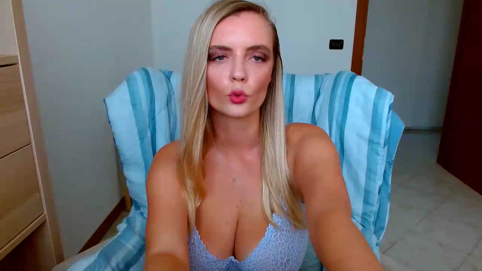 Gallery image thumbnail from MissAura's myfreecams stream on, 09/01/2026, 14:44 image 15 of 20
