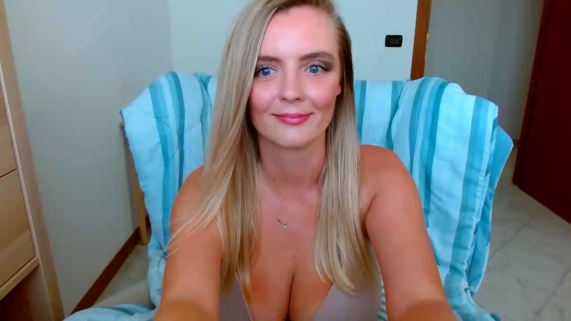 Gallery image thumbnail from MissAura's myfreecams stream on, 09/02/2026, 16:38 image 6 of 20