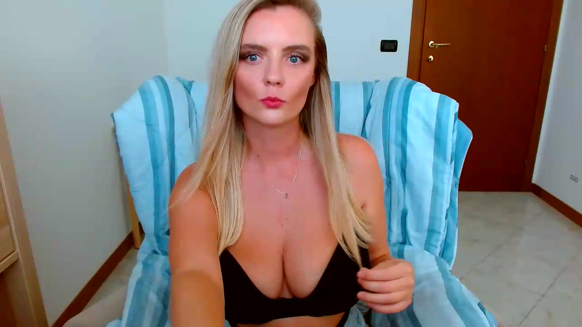 Gallery image thumbnail from MissAura's myfreecams stream on, 09/06/2026, 15:46 image 18 of 20