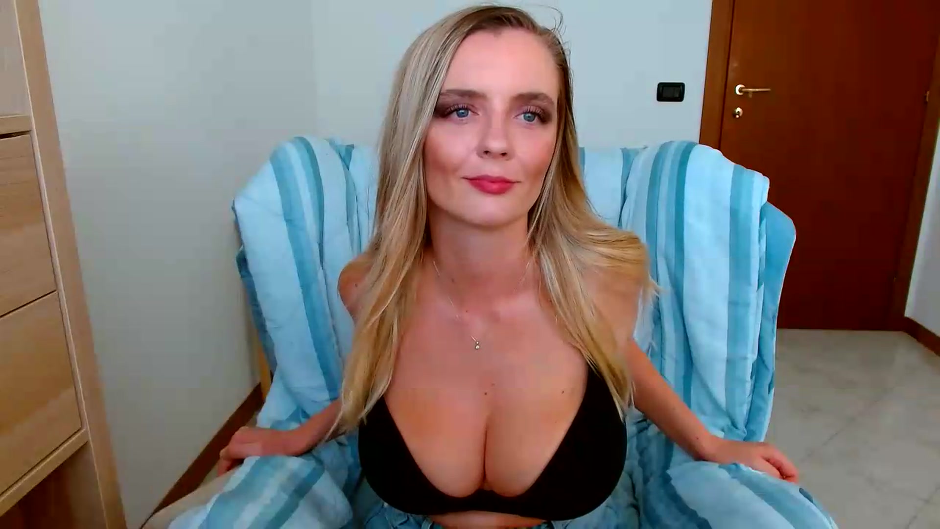 Gallery image thumbnail from MissAura's myfreecams stream on, 09/08/2026, 15:53 image 14 of 20