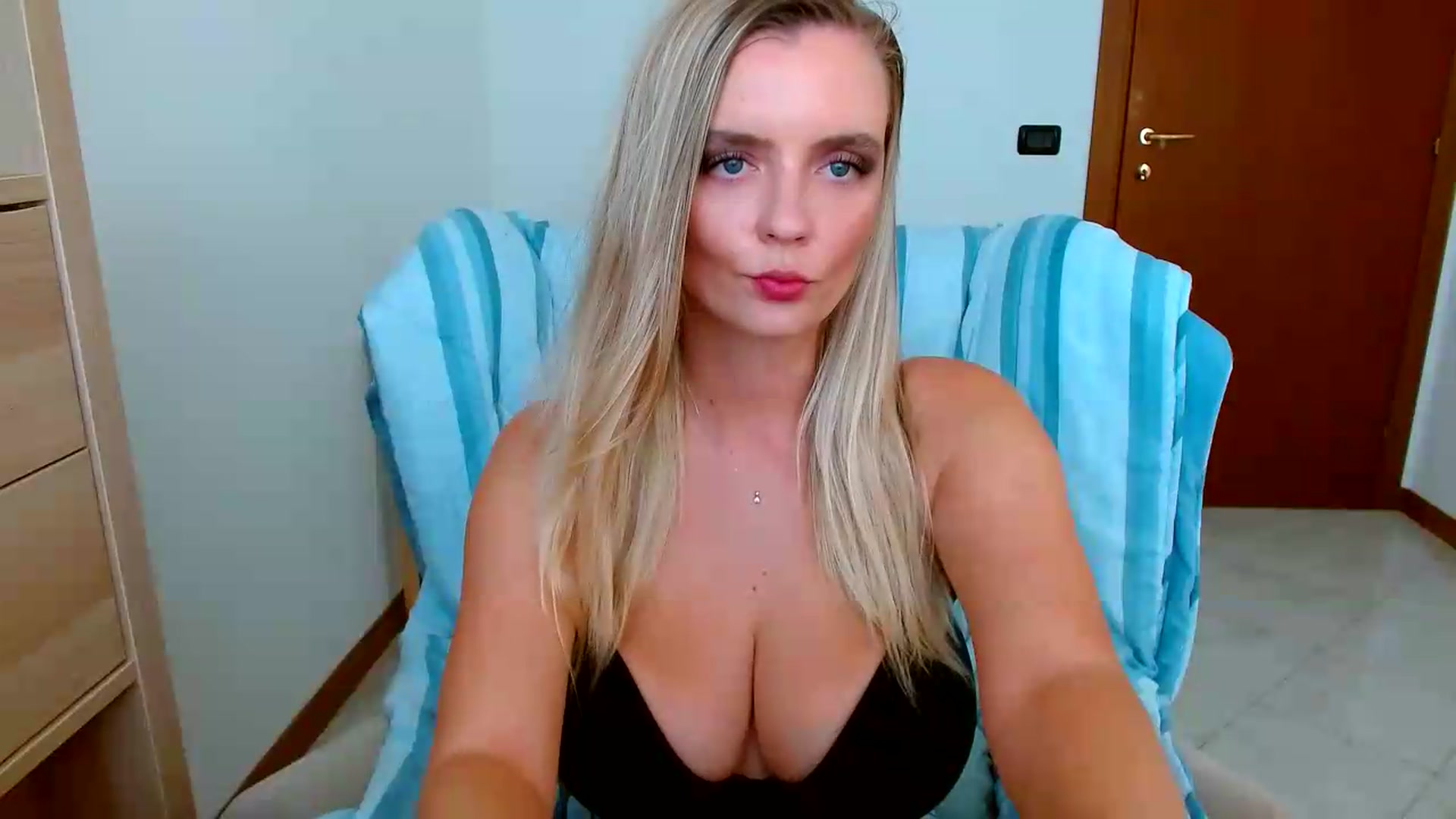 Gallery image thumbnail from MissAura's myfreecams stream on, 09/08/2026, 15:53 image 9 of 20