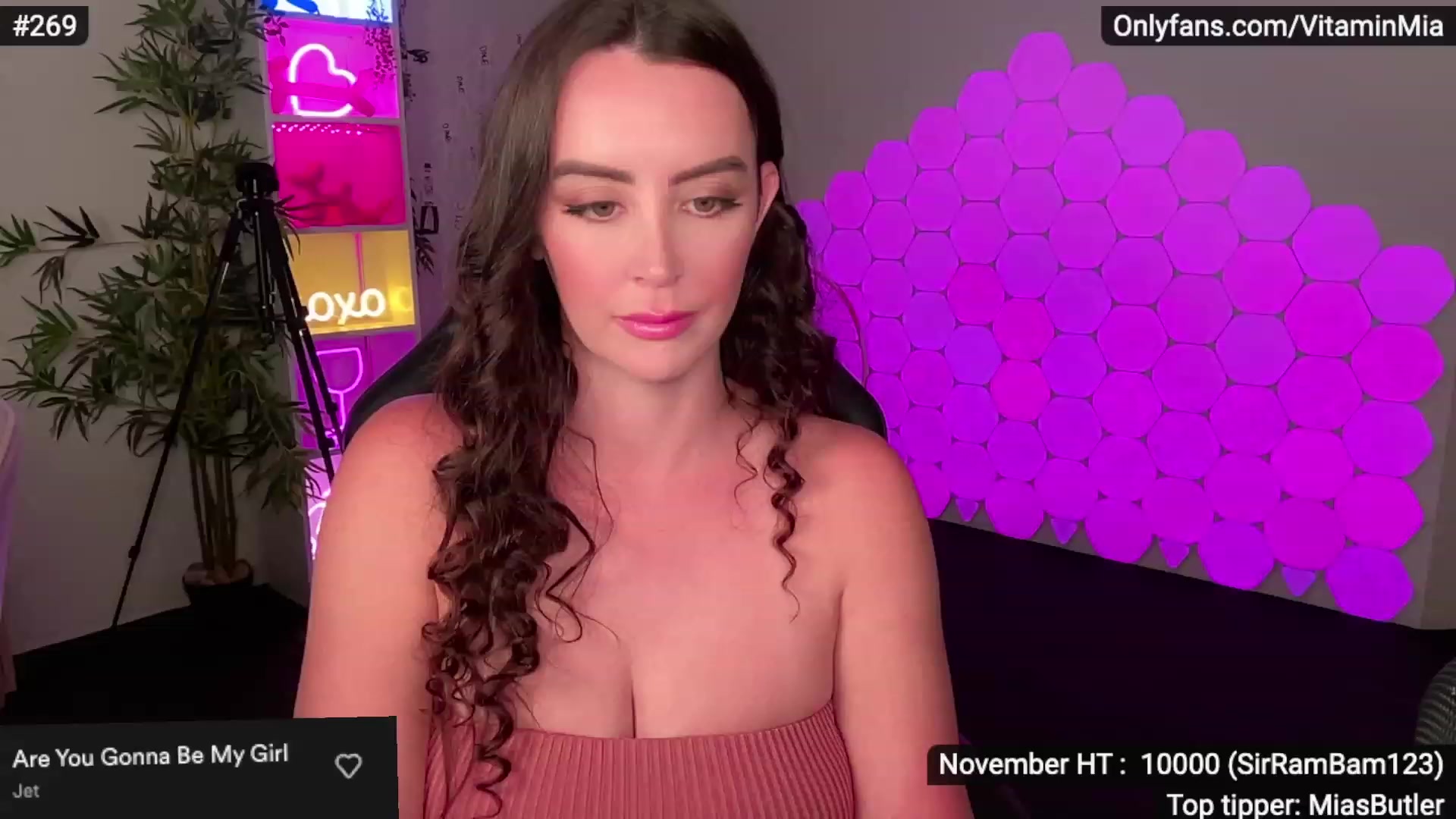 Gallery image thumbnail from MissAustralia's myfreecams stream on, 11/17/2022, 08:11 image 5 of 20