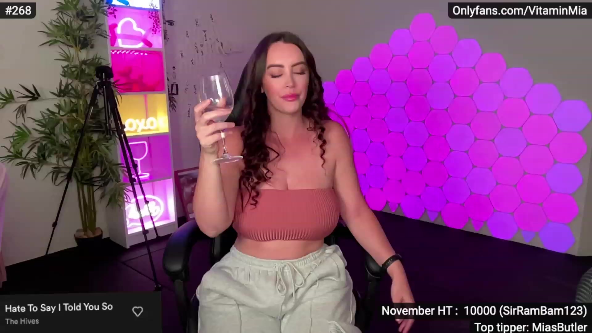 Gallery image thumbnail from MissAustralia's myfreecams stream on, 11/17/2022, 08:11 image 1 of 20