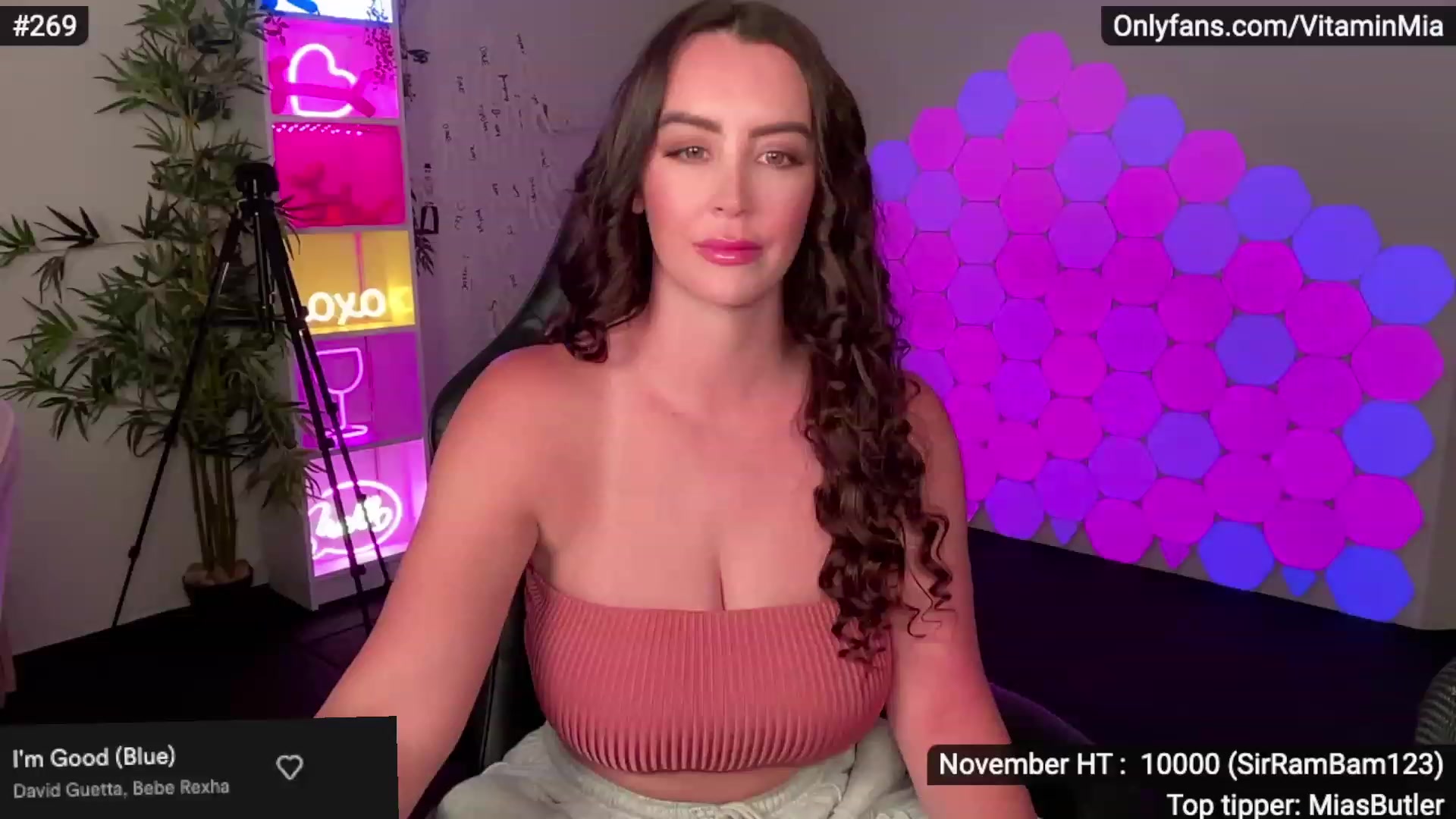 Gallery image thumbnail from MissAustralia's myfreecams stream on, 11/17/2022, 08:11 image 10 of 20