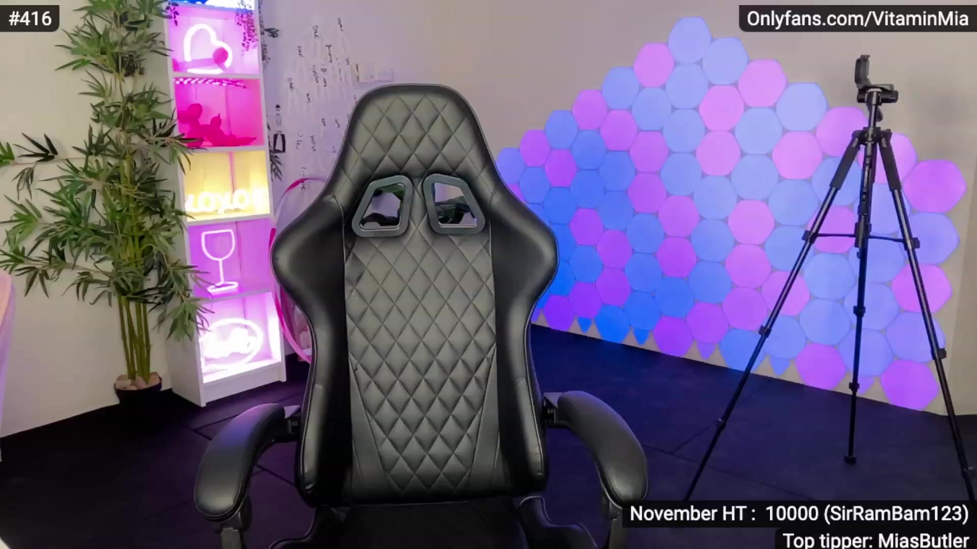 Gallery image thumbnail from MissAustralia's myfreecams stream on, 11/25/2022, 08:03 image 2 of 20