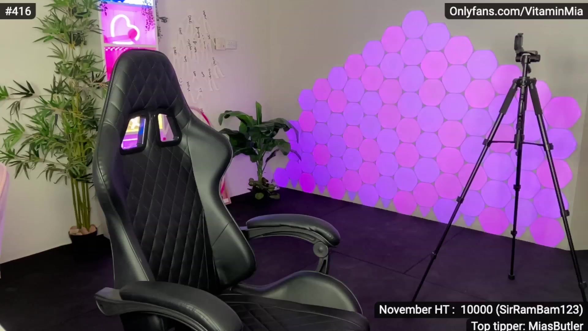 Gallery image thumbnail from MissAustralia's myfreecams stream on, 11/25/2022, 08:03 image 8 of 20