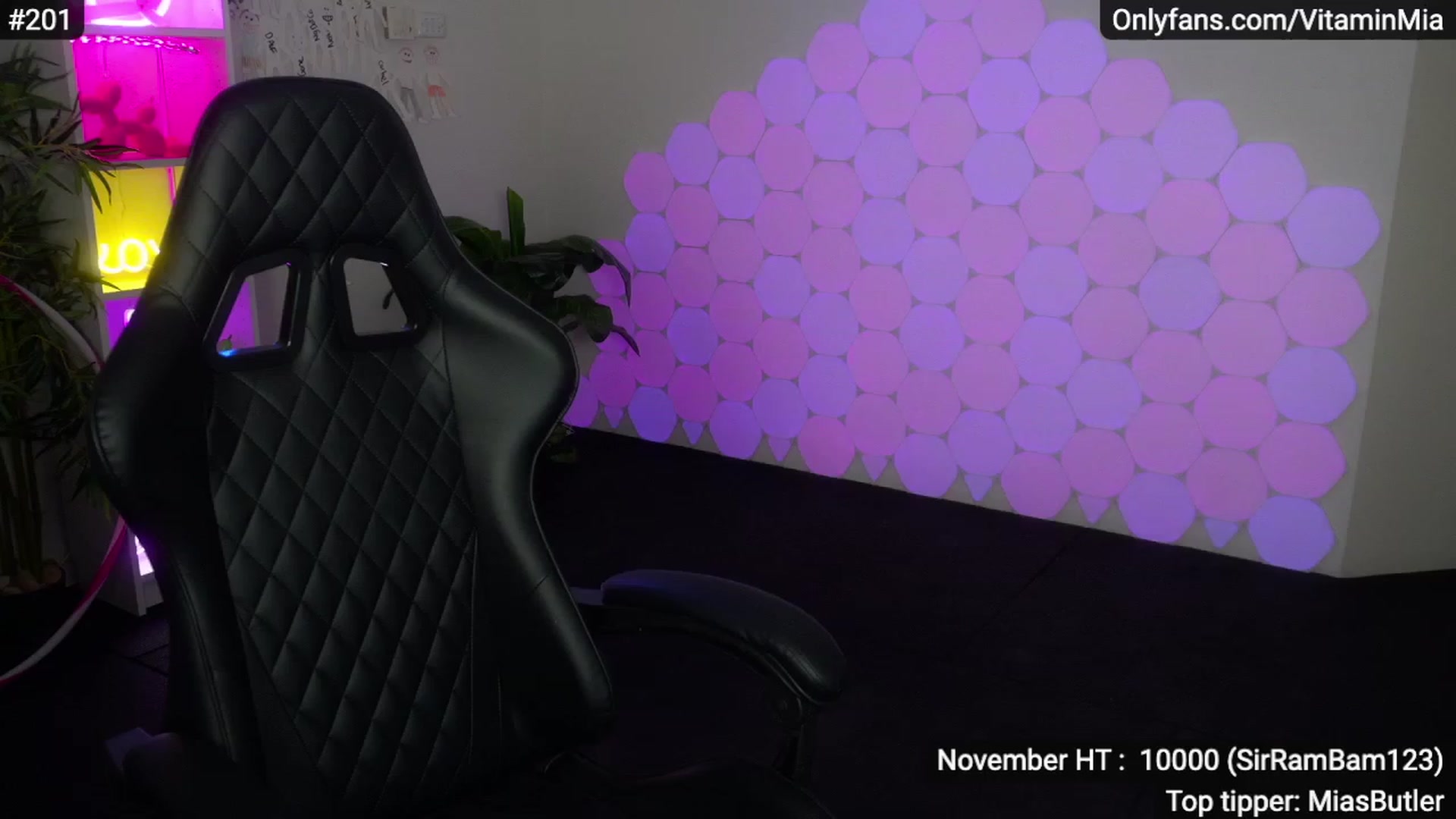 Gallery image thumbnail from MissAustralia's myfreecams stream on, 11/28/2022, 07:46 image 5 of 20