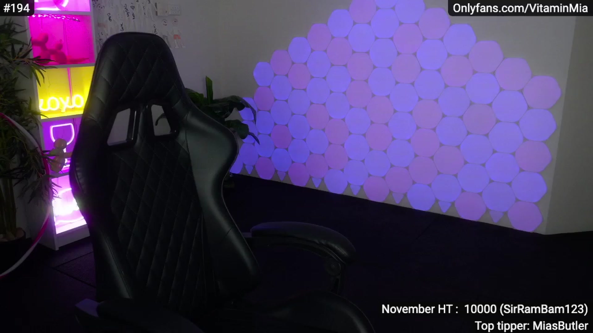 Gallery image thumbnail from MissAustralia's myfreecams stream on, 11/28/2022, 09:09 image 3 of 20
