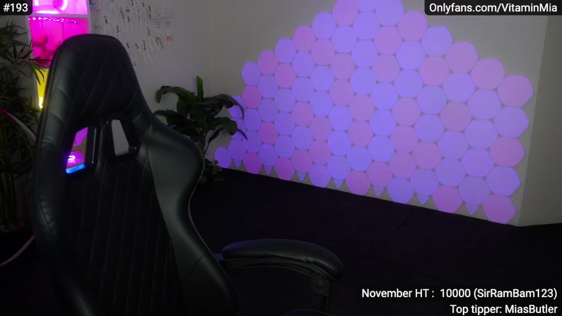 Gallery image thumbnail from MissAustralia's myfreecams stream on, 11/28/2022, 09:09 image 19 of 20