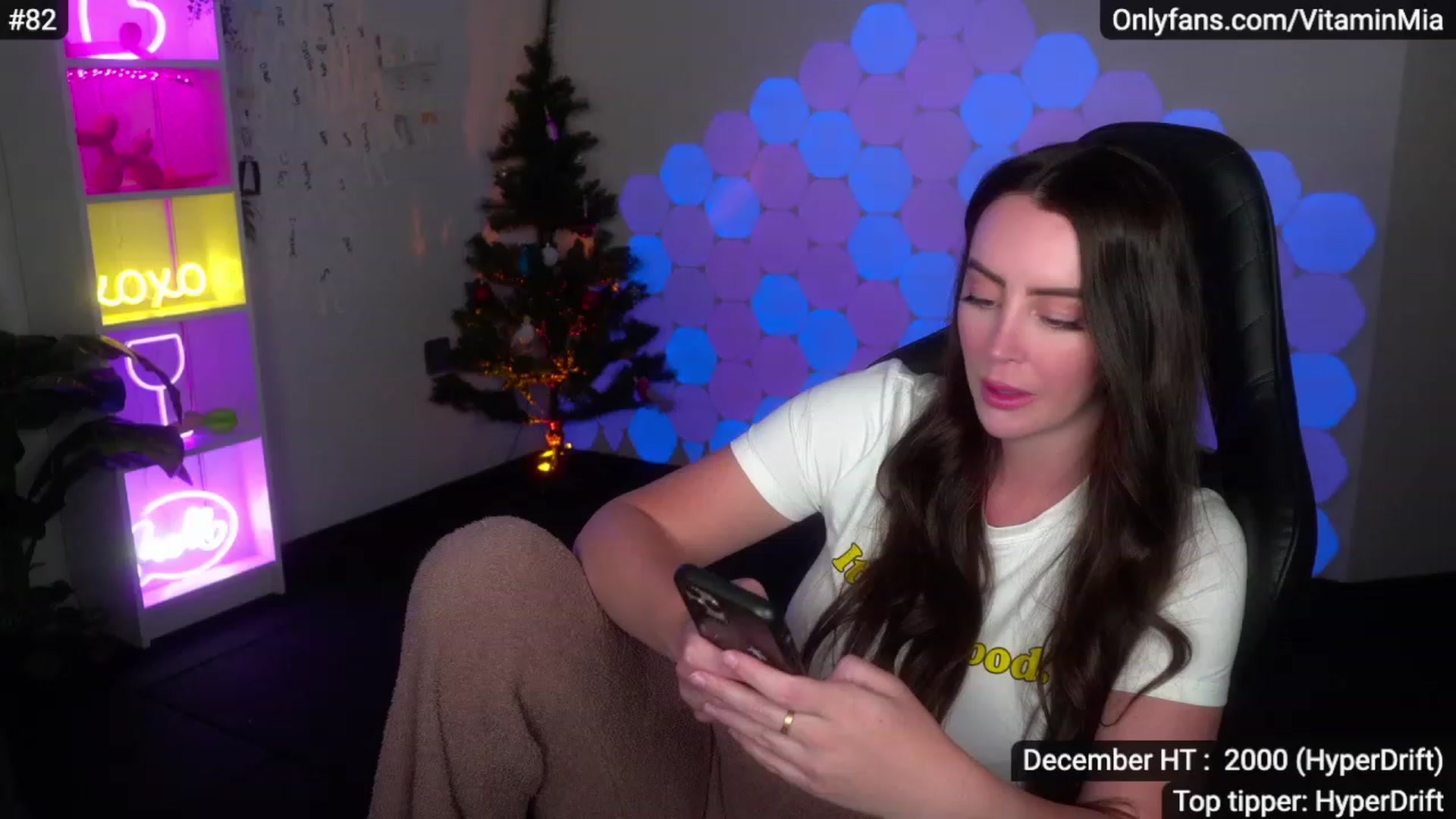 Gallery image thumbnail from MissAustralia's myfreecams stream on, 12/04/2022, 08:17 image 4 of 20