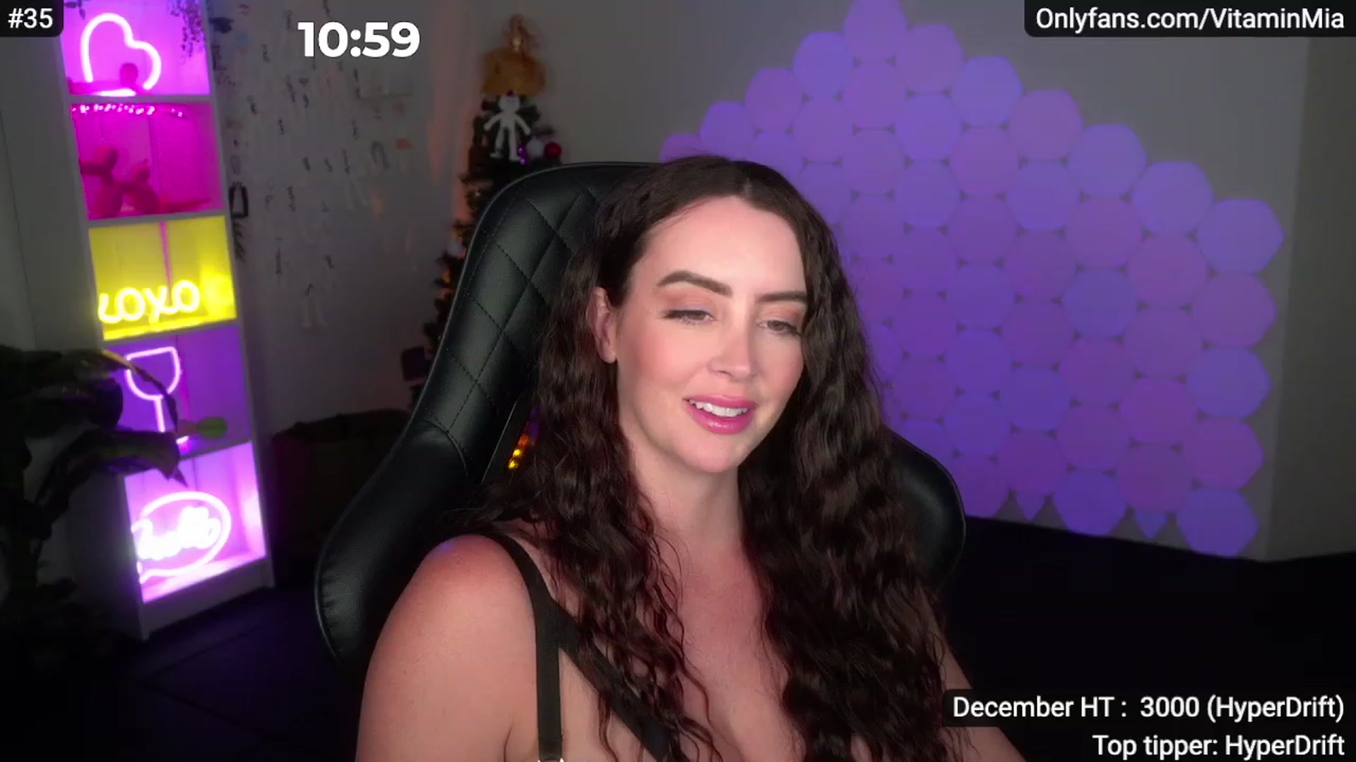 Gallery image thumbnail from MissAustralia's myfreecams stream on, 12/06/2022, 10:48 image 16 of 20