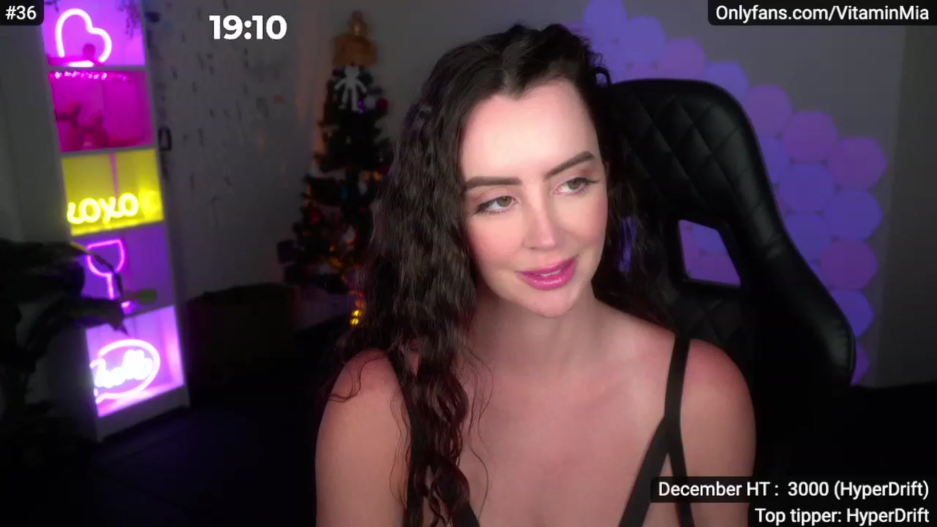 Gallery image thumbnail from MissAustralia's myfreecams stream on, 12/06/2022, 10:48 image 8 of 20
