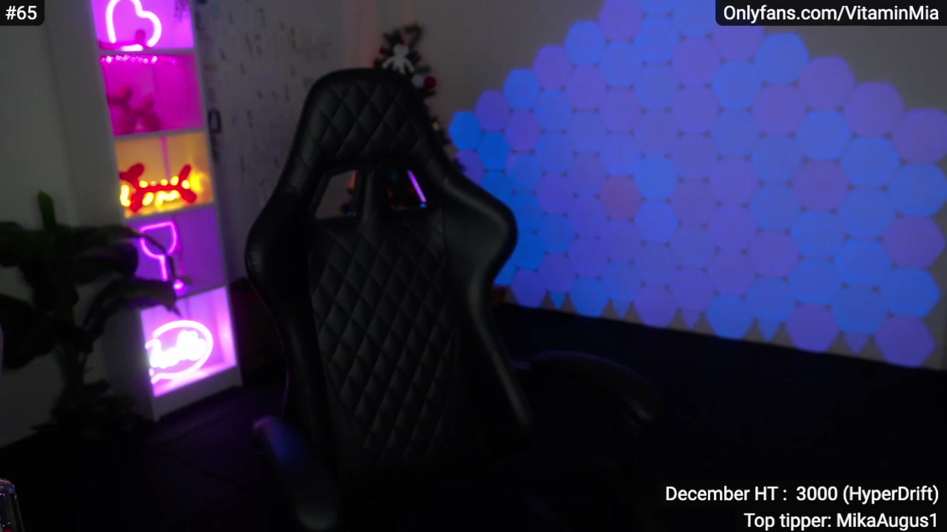 Gallery image thumbnail from MissAustralia's myfreecams stream on, 12/17/2022, 09:06 image 4 of 20