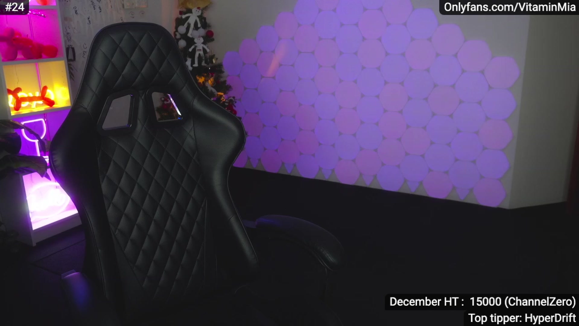 Gallery image thumbnail from MissAustralia's myfreecams stream on, 12/24/2022, 08:43 image 14 of 20