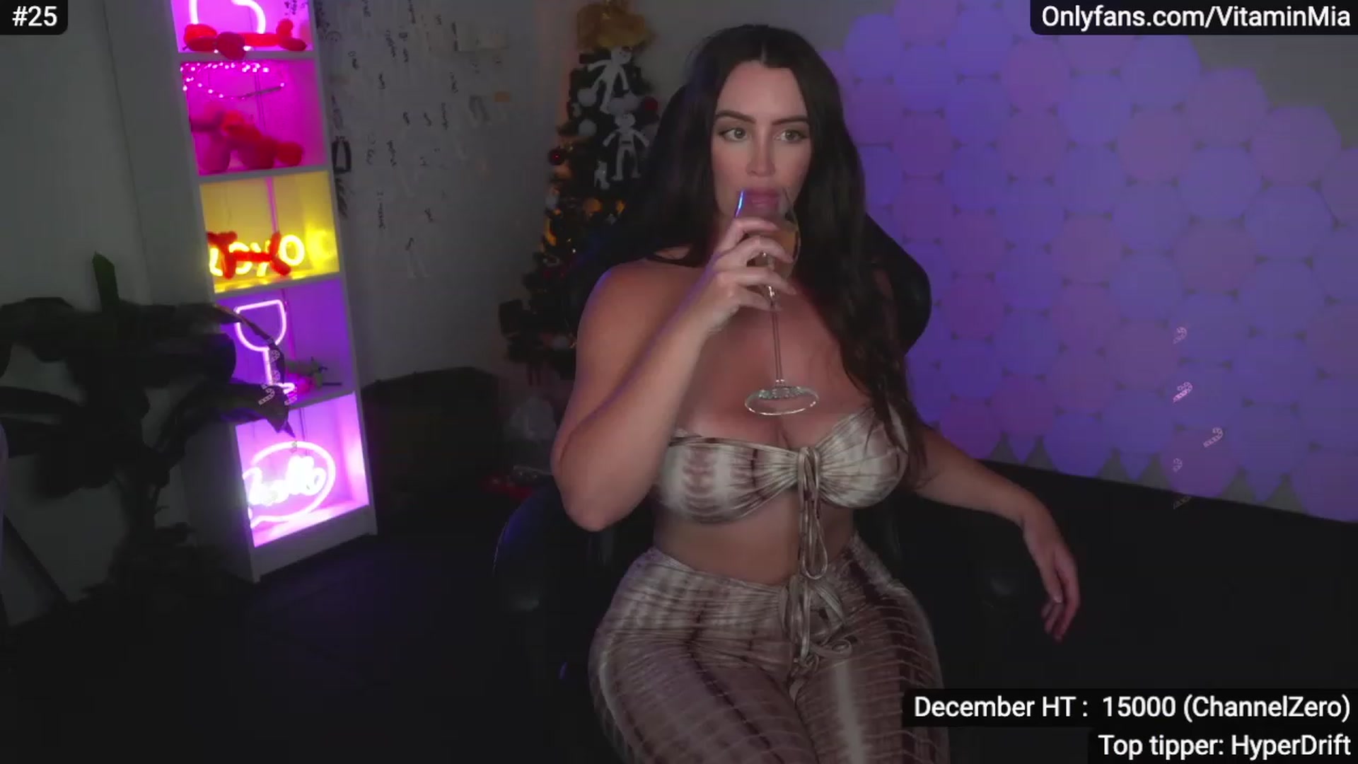 Gallery image thumbnail from MissAustralia's myfreecams stream on, 12/28/2022, 10:44 image 1 of 20
