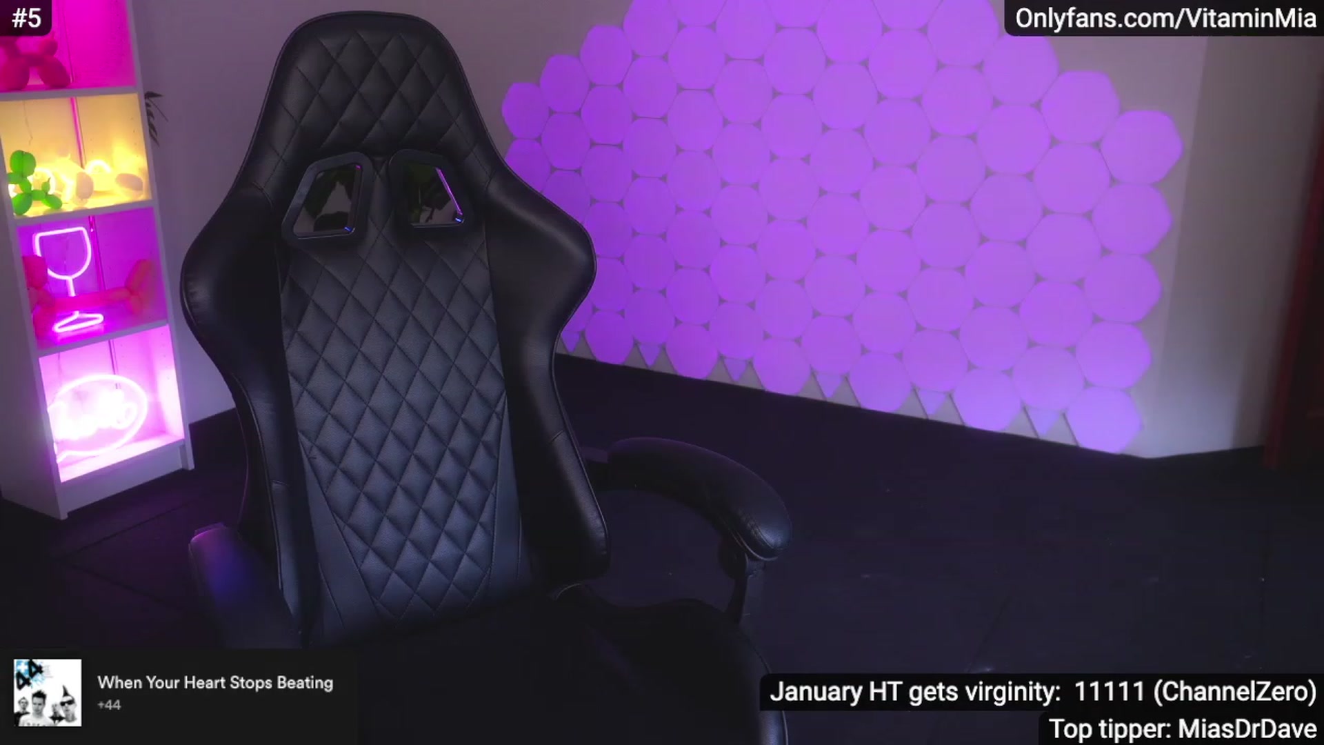 Gallery image thumbnail from MissAustralia's myfreecams stream on, 01/28/2023, 08:29 image 5 of 20