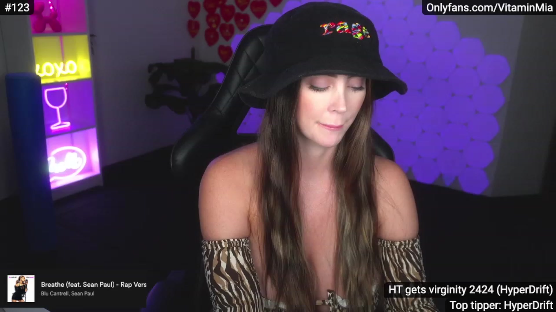 Gallery image thumbnail from MissAustralia's myfreecams stream on, 02/14/2023, 09:18 image 14 of 20