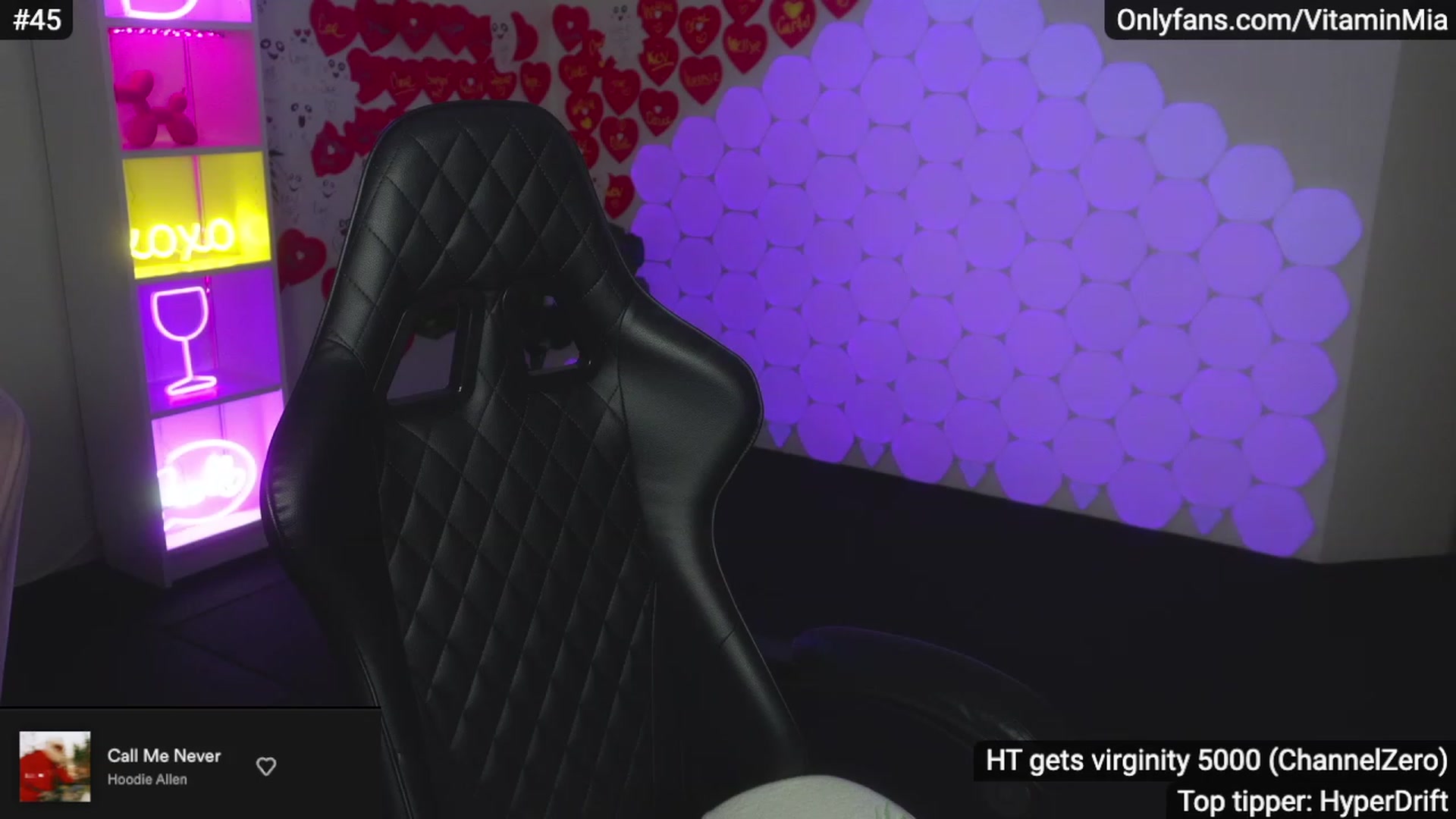 Gallery image thumbnail from MissAustralia's myfreecams stream on, 03/03/2023, 09:13 image 19 of 20