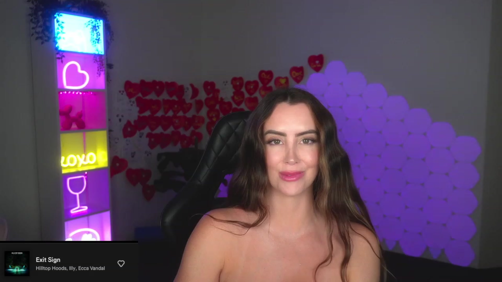 Gallery image thumbnail from MissAustralia's myfreecams stream on, 03/07/2023, 10:24 image 4 of 20