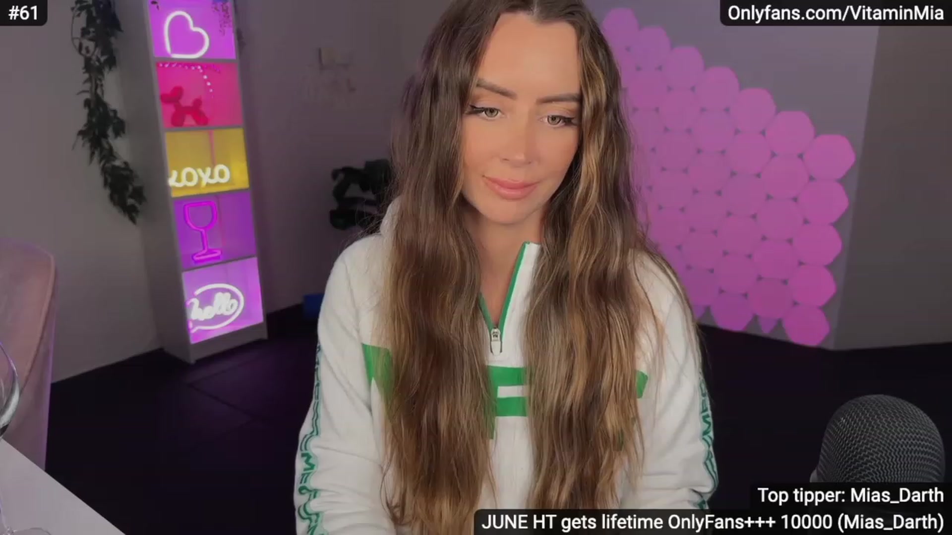Gallery image thumbnail from MissAustralia's myfreecams stream on, 06/18/2023, 09:28 image 15 of 20