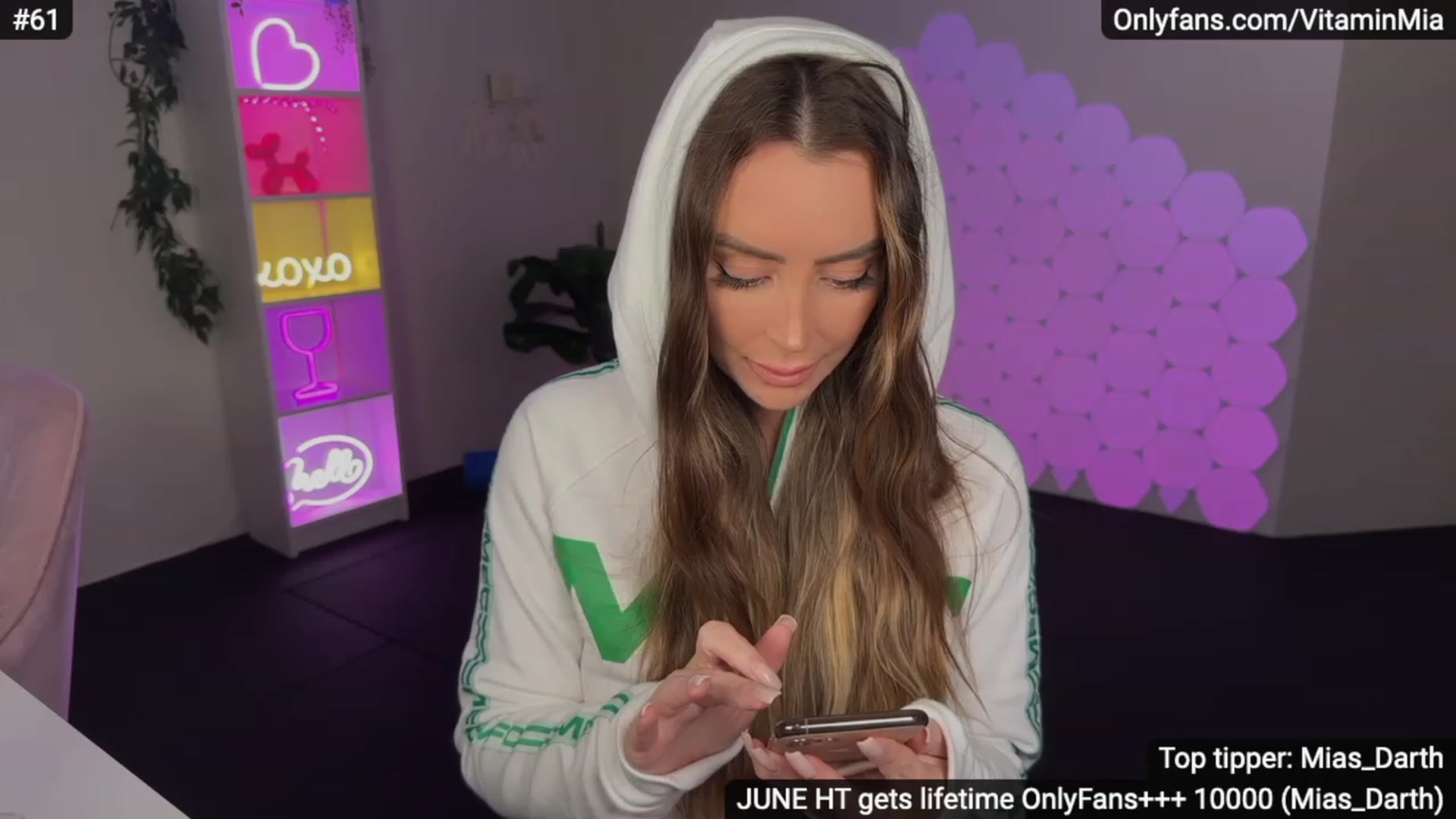 Gallery image thumbnail from MissAustralia's myfreecams stream on, 06/18/2023, 09:28 image 13 of 20