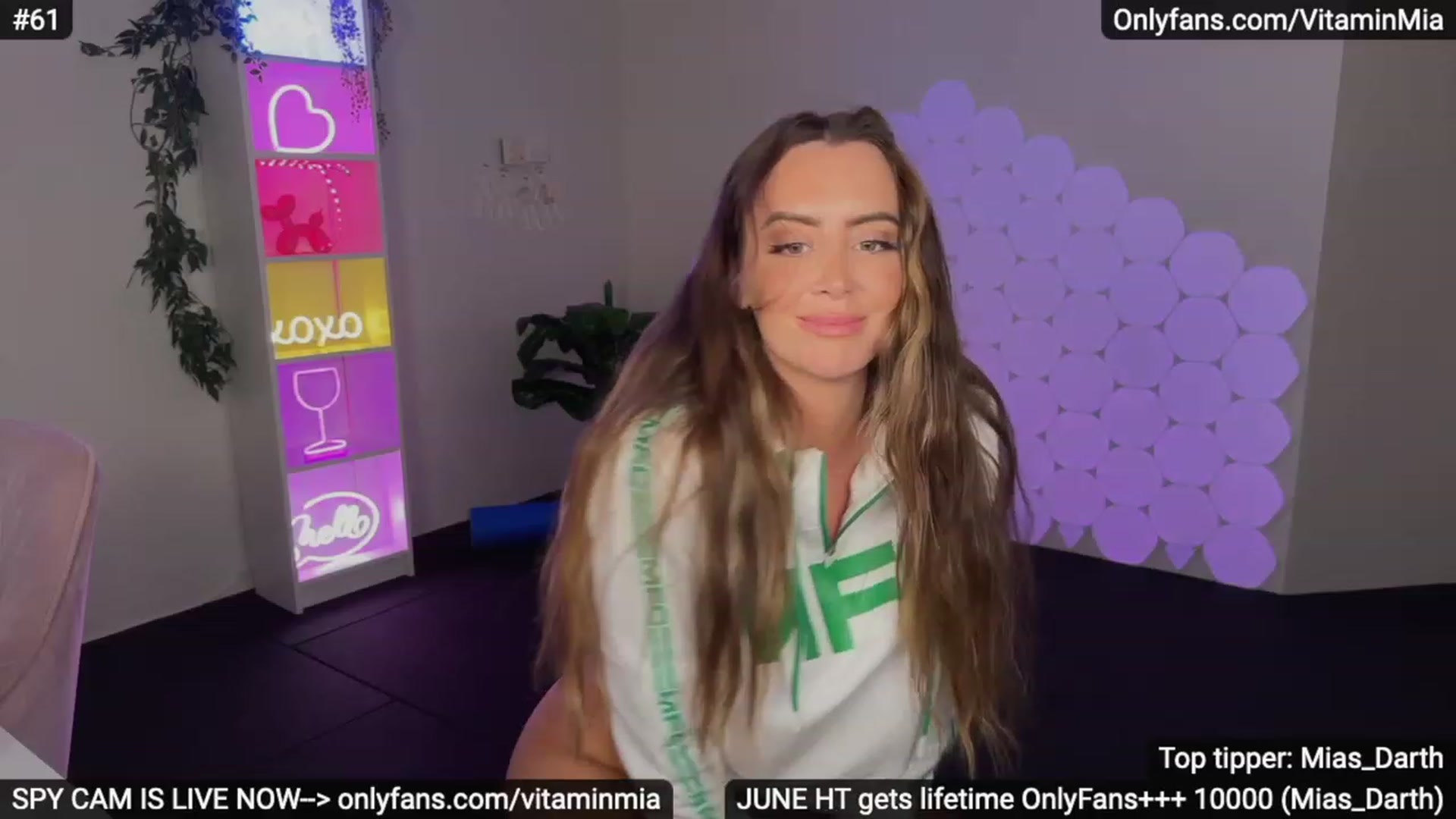 Gallery image thumbnail from MissAustralia's myfreecams stream on, 06/18/2023, 10:04 image 16 of 20