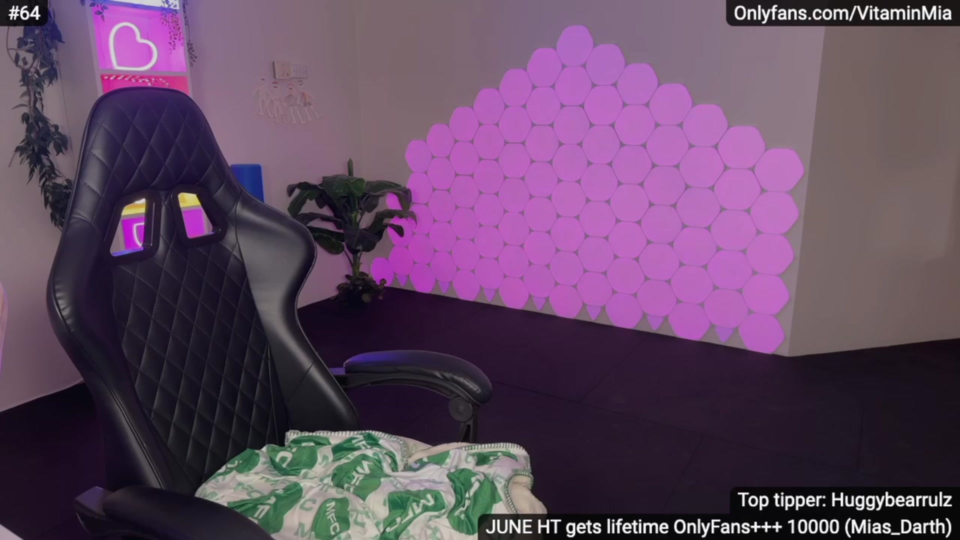 Gallery image thumbnail from MissAustralia's myfreecams stream on, 06/20/2023, 06:23 image 11 of 20