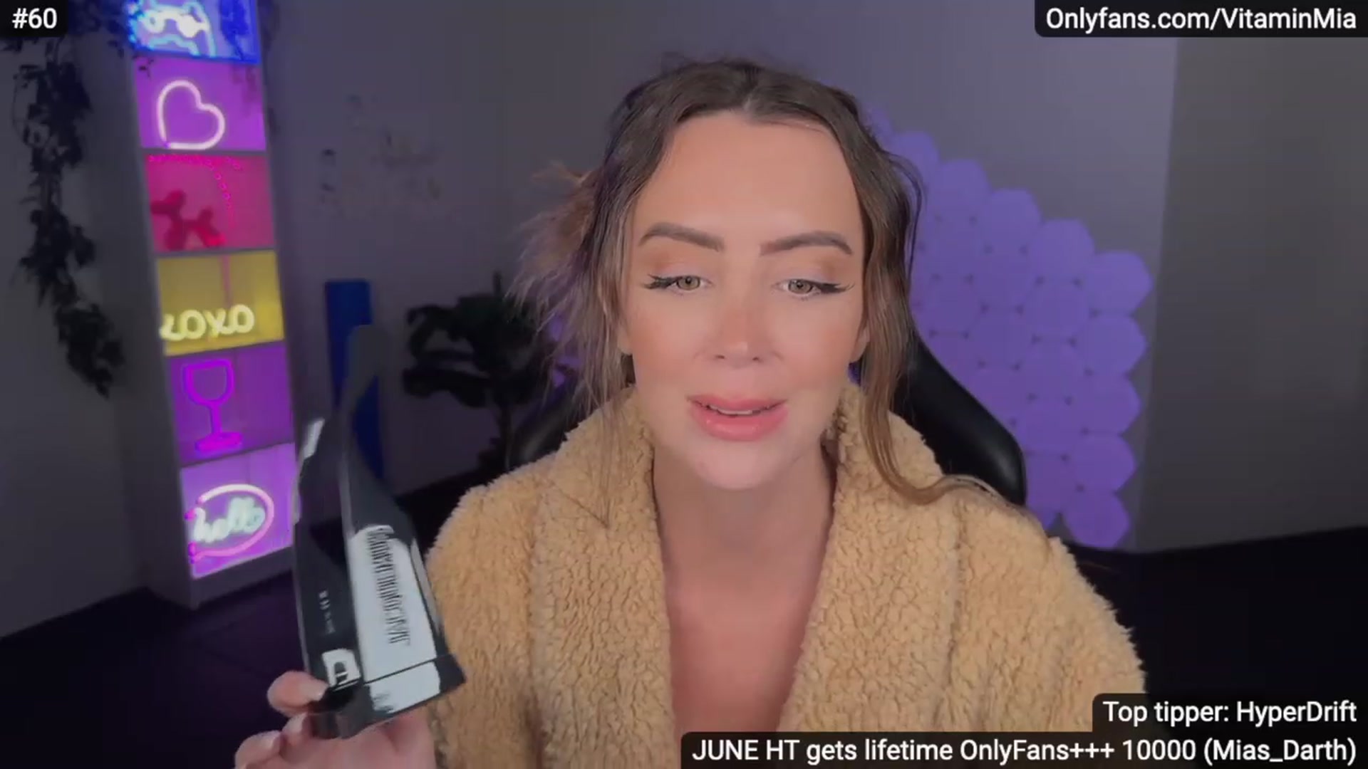 Gallery image thumbnail from MissAustralia's myfreecams stream on, 06/20/2023, 08:37 image 3 of 20