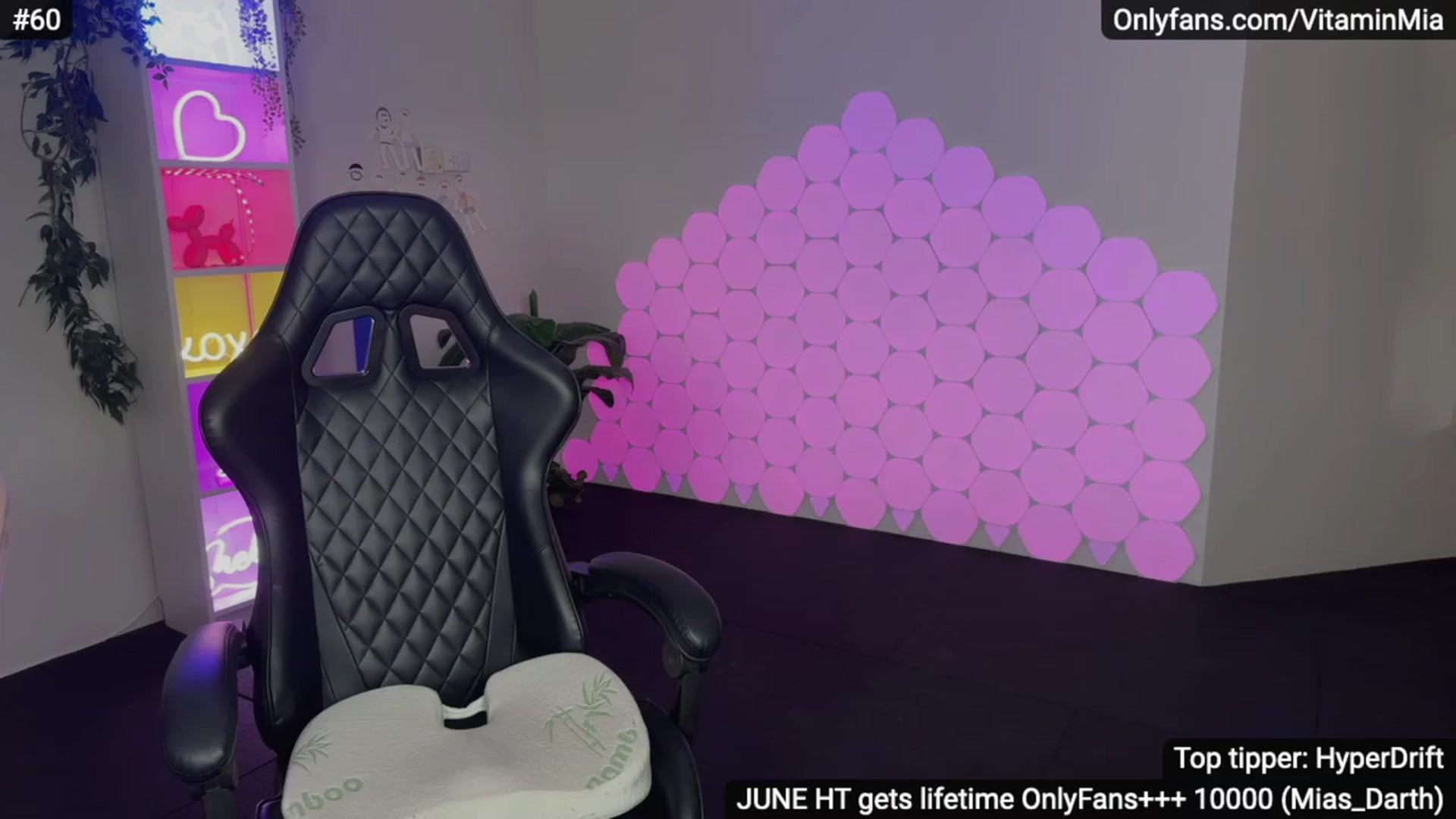 Gallery image thumbnail from MissAustralia's myfreecams stream on, 06/20/2023, 08:37 image 1 of 20