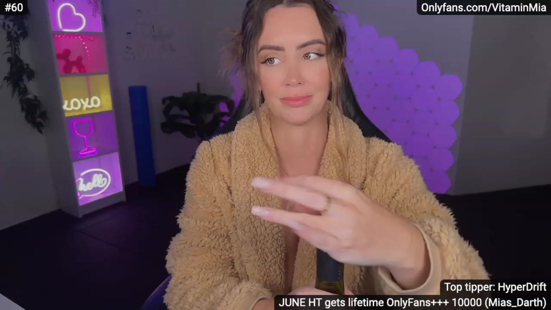 Gallery image thumbnail from MissAustralia's myfreecams stream on, 06/20/2023, 08:37 image 5 of 20