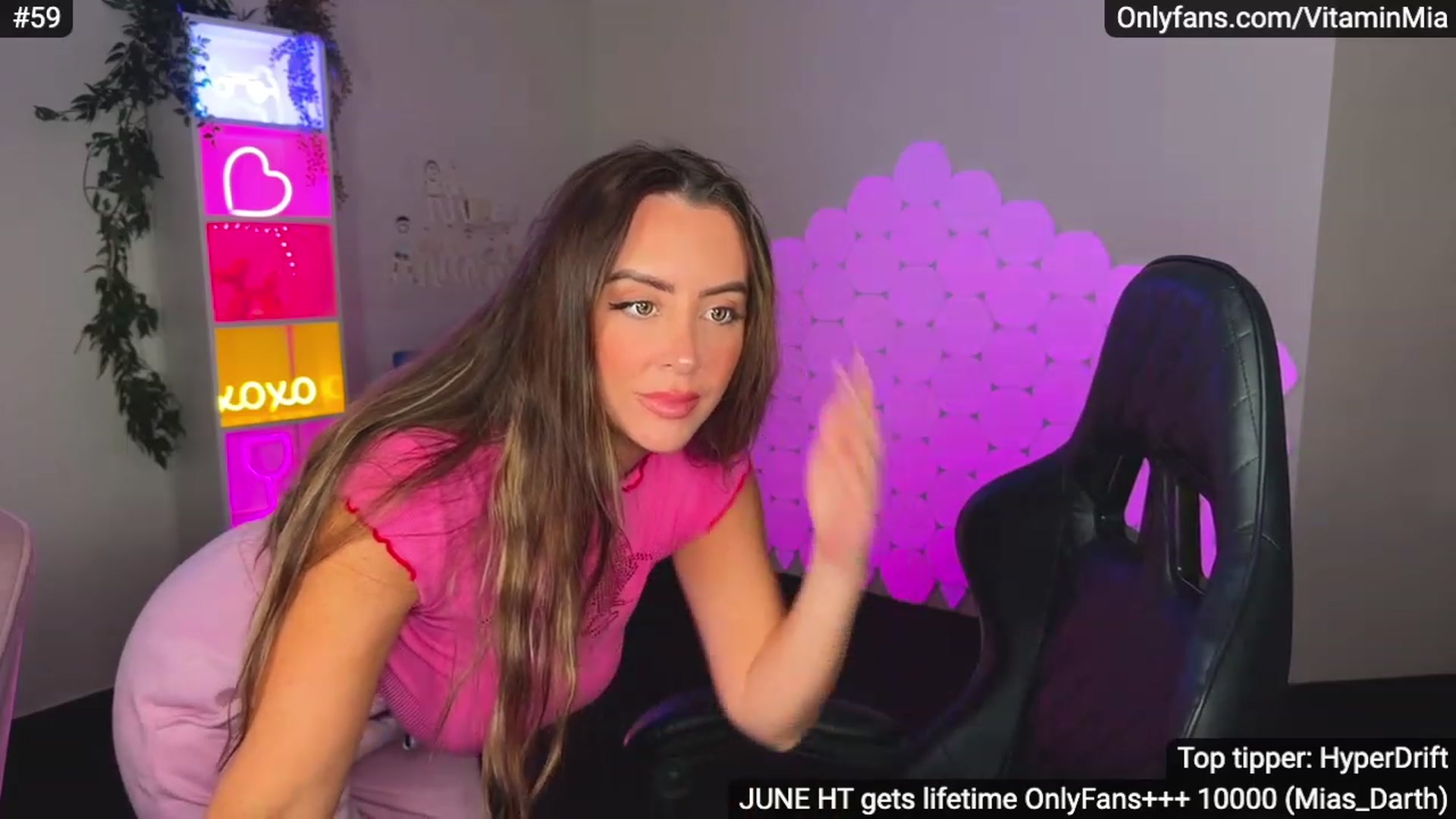Gallery image thumbnail from MissAustralia's myfreecams stream on, 06/21/2023, 07:41 image 17 of 20