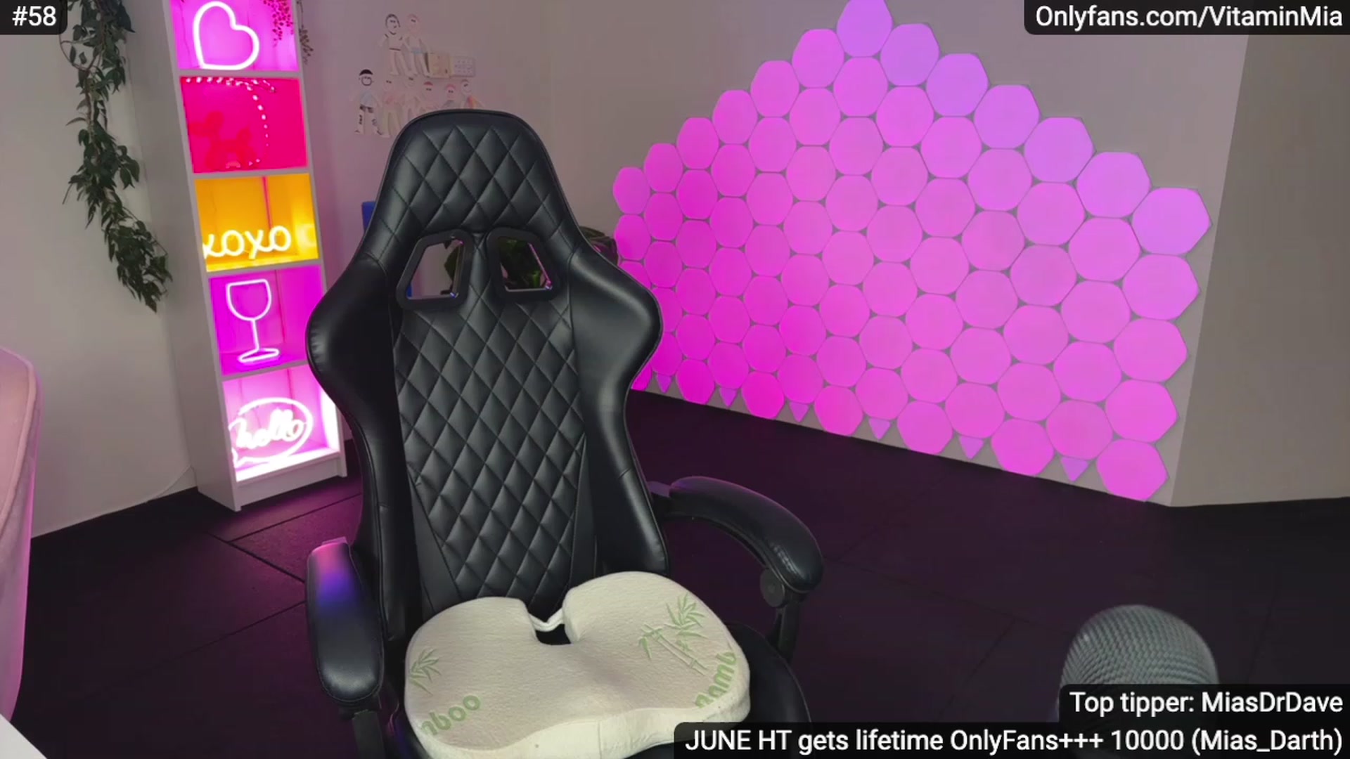 Gallery image thumbnail from MissAustralia's myfreecams stream on, 06/21/2023, 07:41 image 4 of 20