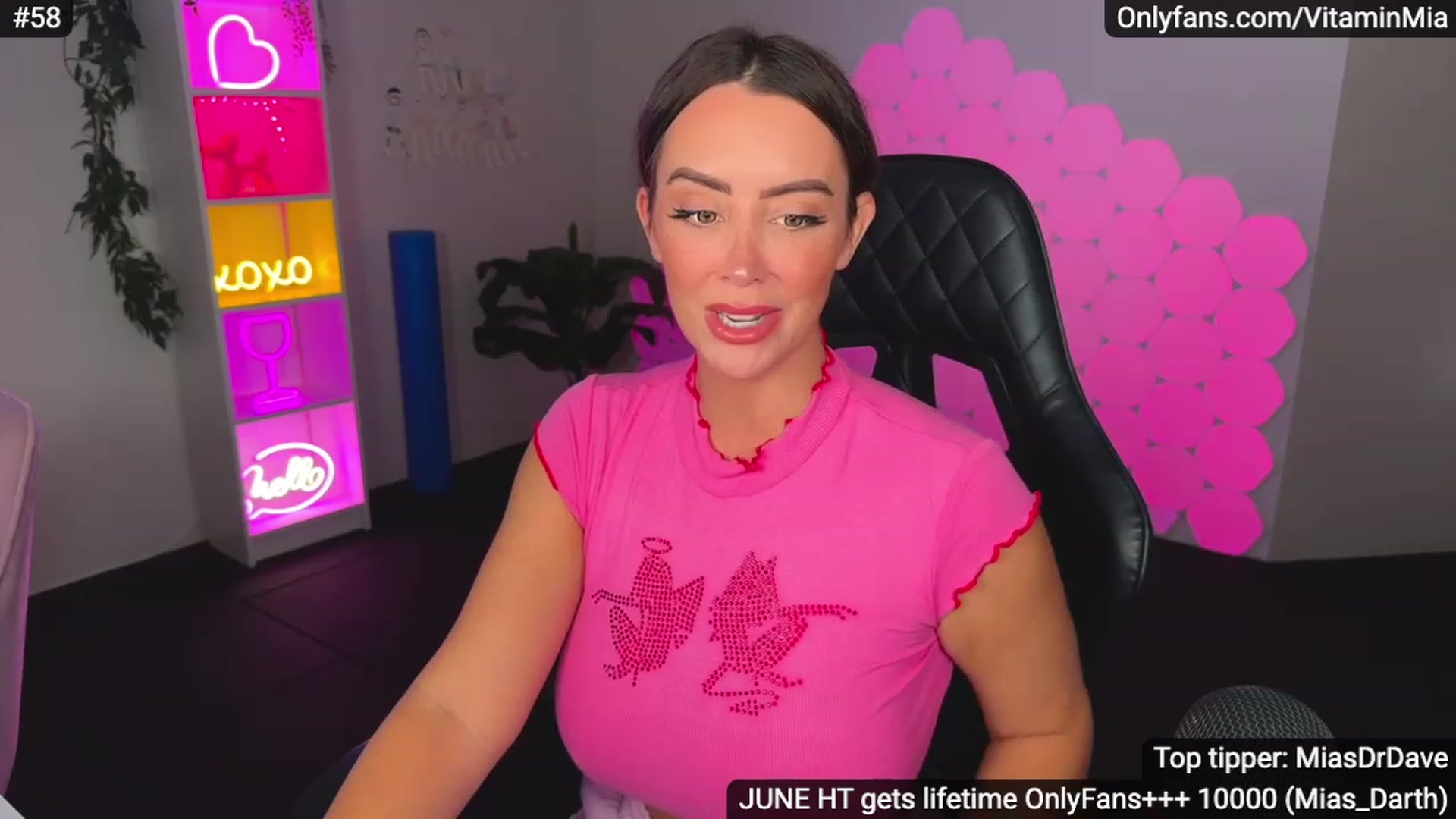 Gallery image thumbnail from MissAustralia's myfreecams stream on, 06/21/2023, 07:41 image 7 of 20