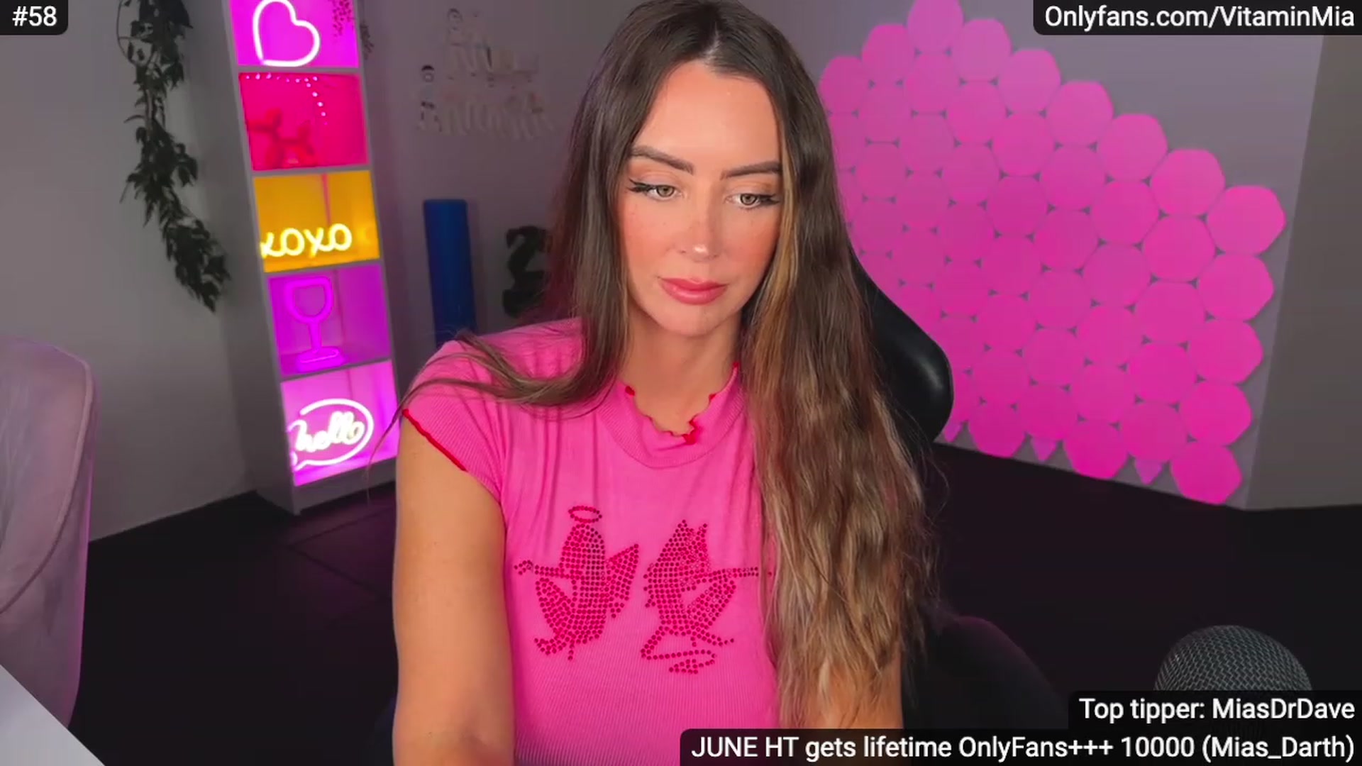 Gallery image thumbnail from MissAustralia's myfreecams stream on, 06/21/2023, 07:41 image 12 of 20