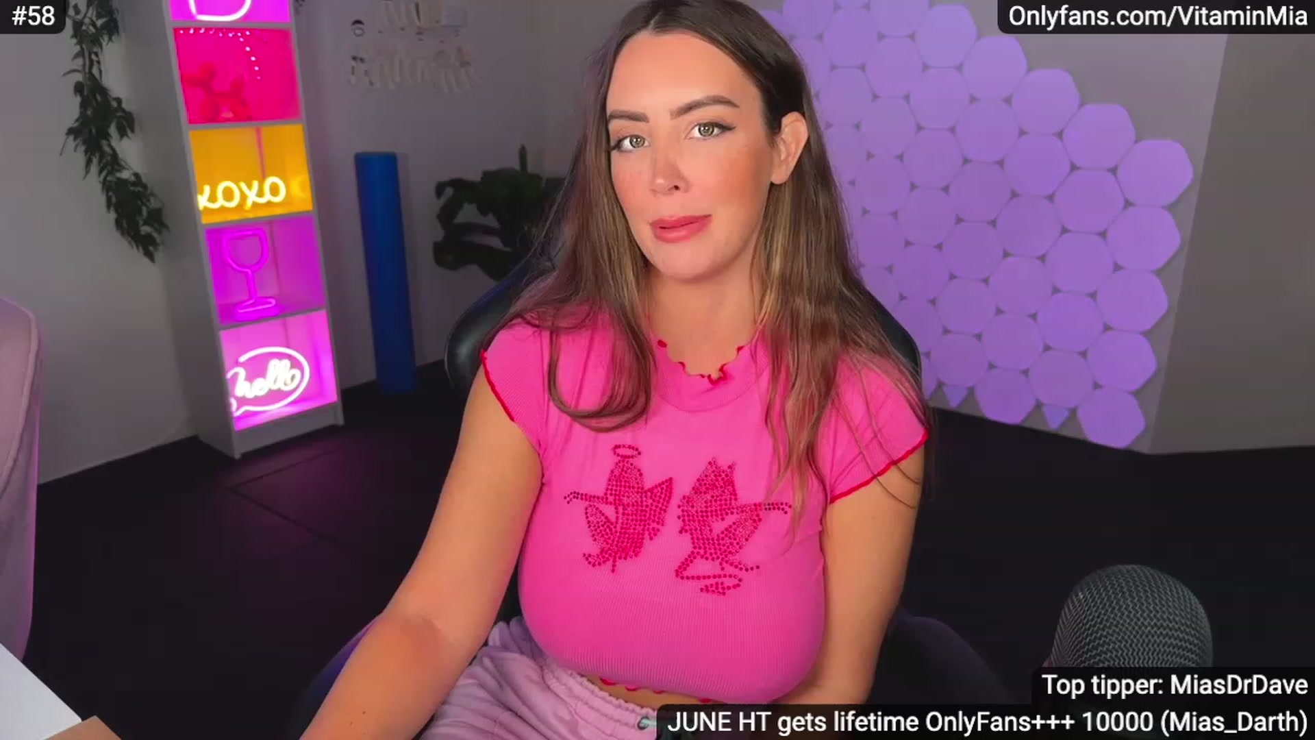 Gallery image thumbnail from MissAustralia's myfreecams stream on, 06/21/2023, 07:41 image 11 of 20