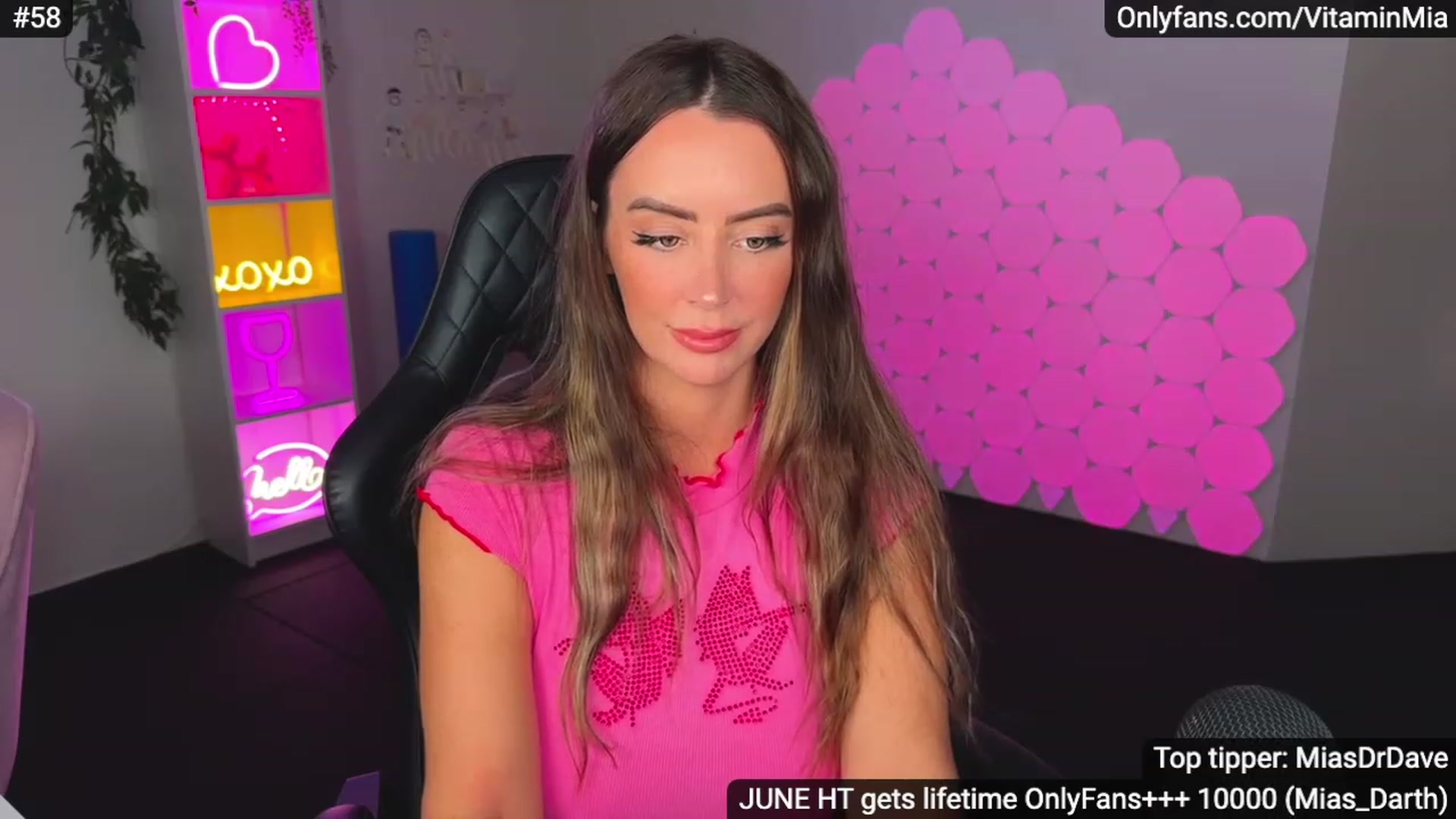 Gallery image thumbnail from MissAustralia's myfreecams stream on, 06/21/2023, 07:41 image 9 of 20