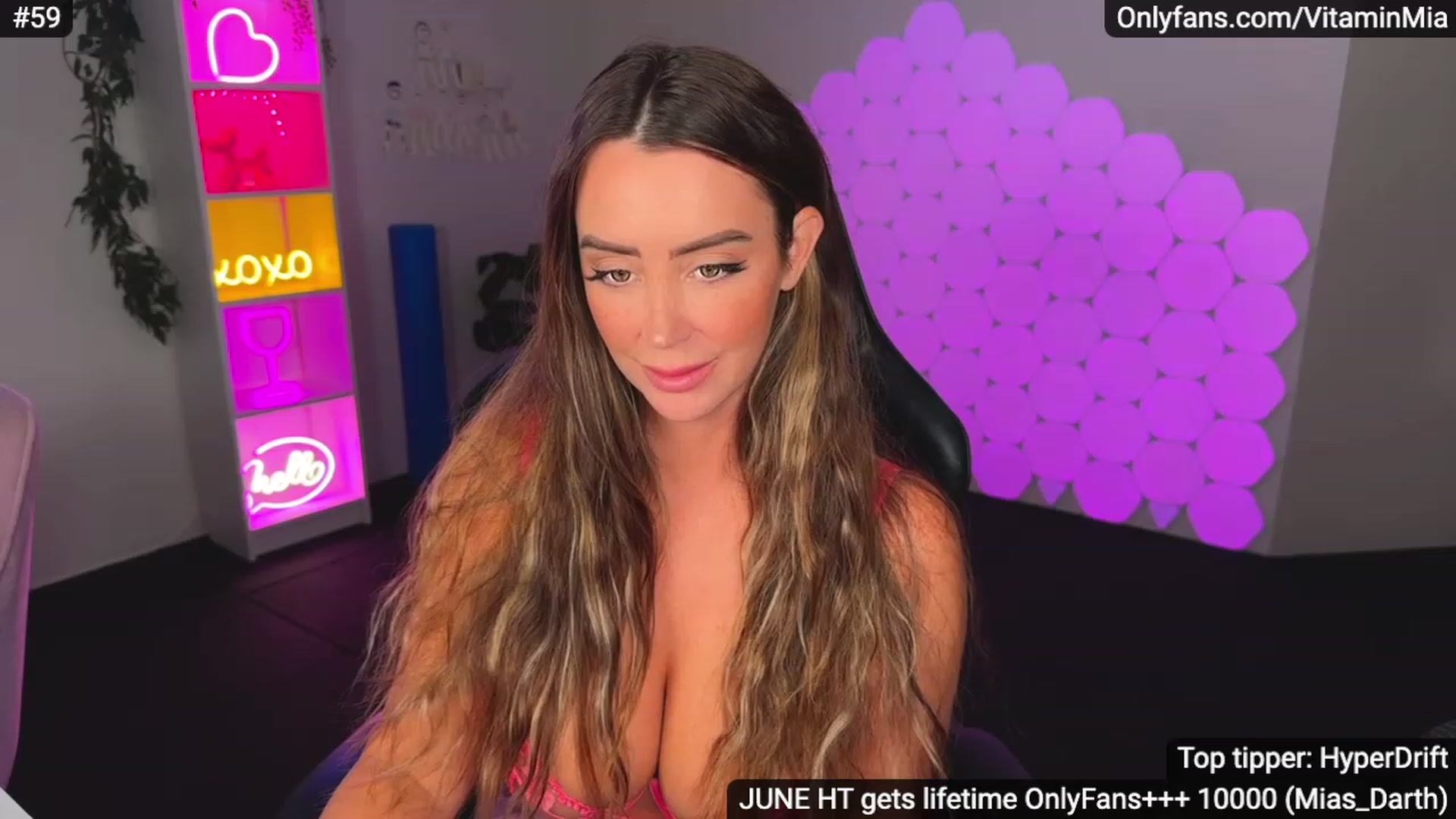 Gallery image thumbnail from MissAustralia's myfreecams stream on, 06/21/2023, 08:32 image 16 of 20