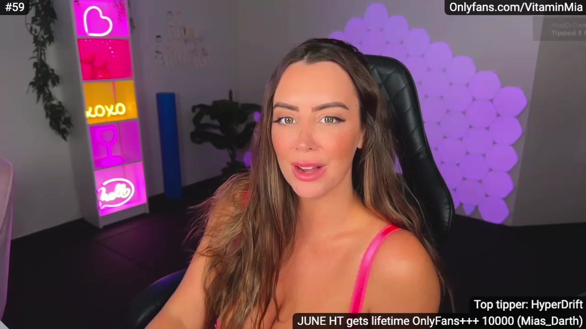 Gallery image thumbnail from MissAustralia's myfreecams stream on, 06/21/2023, 09:12 image 16 of 20