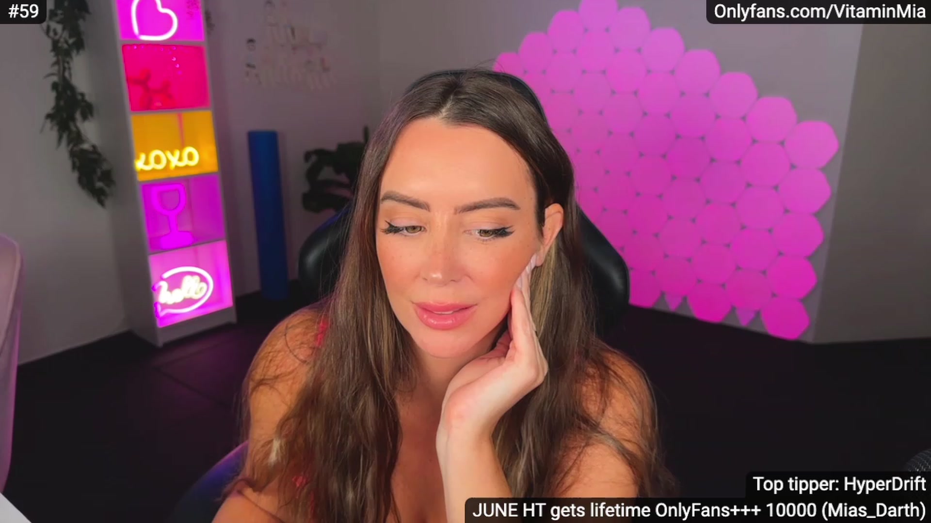 Gallery image thumbnail from MissAustralia's myfreecams stream on, 06/21/2023, 09:12 image 2 of 20