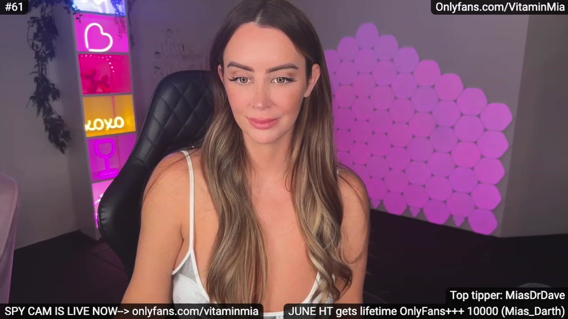 Gallery image thumbnail from MissAustralia's myfreecams stream on, 06/24/2023, 07:23 image 18 of 20