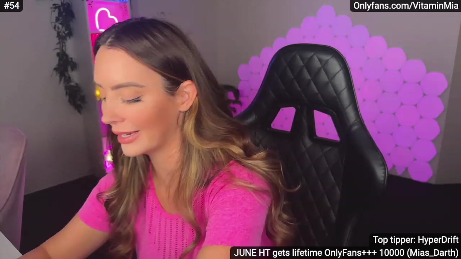 Gallery image thumbnail from MissAustralia's myfreecams stream on, 06/25/2023, 07:00 image 15 of 20