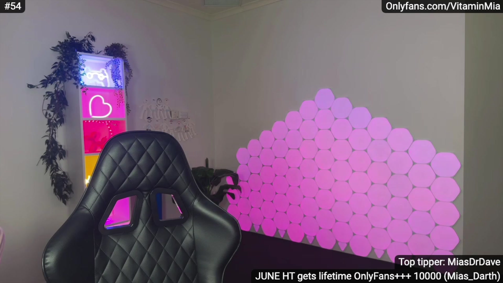 Gallery image thumbnail from MissAustralia's myfreecams stream on, 06/25/2023, 07:00 image 3 of 20