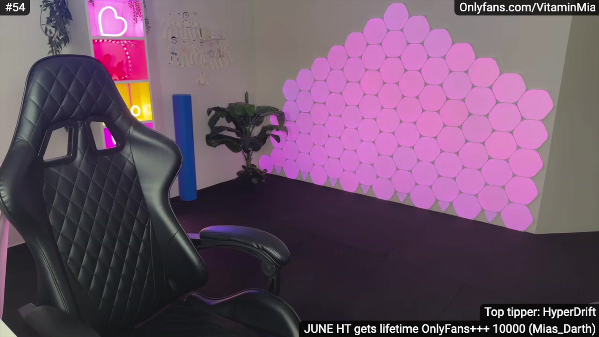 Gallery image thumbnail from MissAustralia's myfreecams stream on, 06/25/2023, 07:00 image 20 of 20