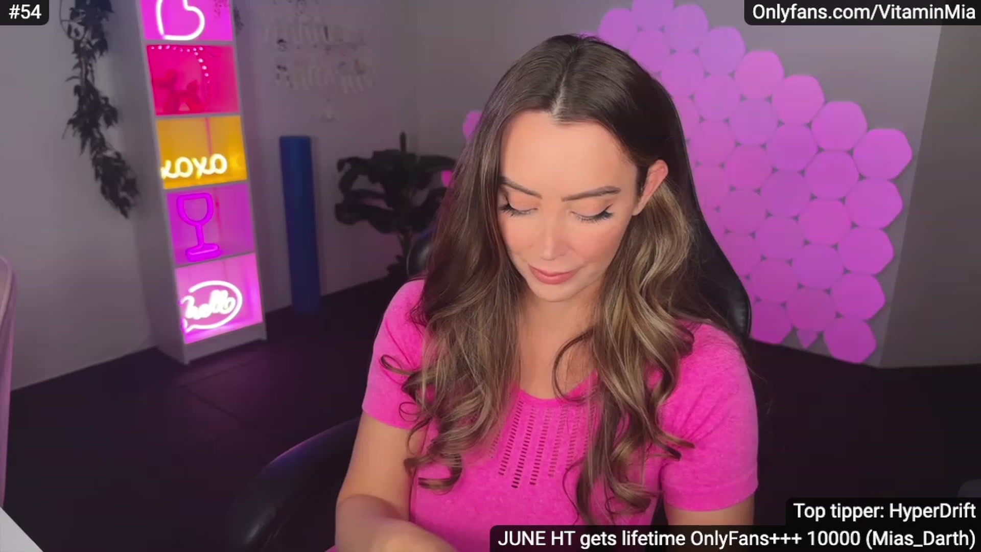 Gallery image thumbnail from MissAustralia's myfreecams stream on, 06/25/2023, 07:00 image 8 of 20