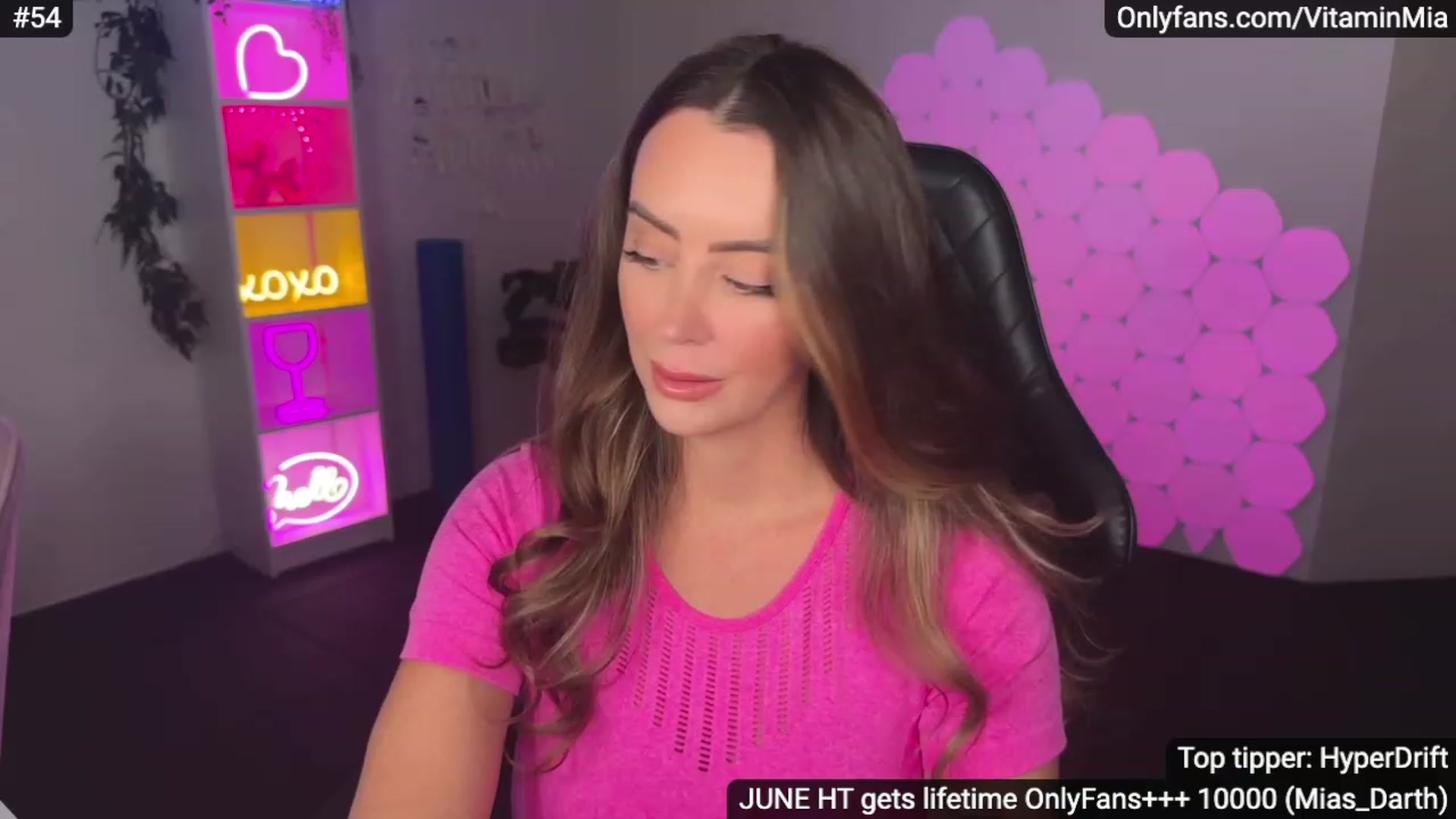 Gallery image thumbnail from MissAustralia's myfreecams stream on, 06/25/2023, 07:00 image 14 of 20