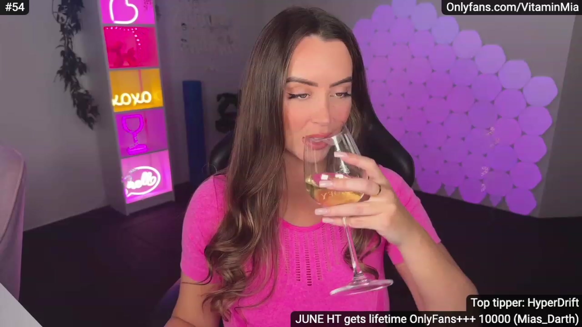 Gallery image thumbnail from MissAustralia's myfreecams stream on, 06/25/2023, 07:00 image 12 of 20