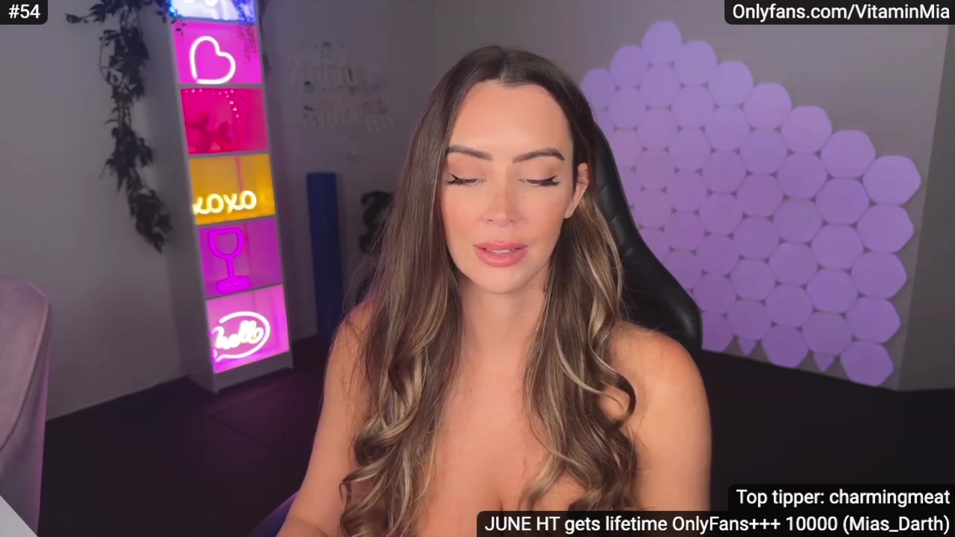 Gallery image thumbnail from MissAustralia's myfreecams stream on, 06/25/2023, 09:26 image 3 of 20