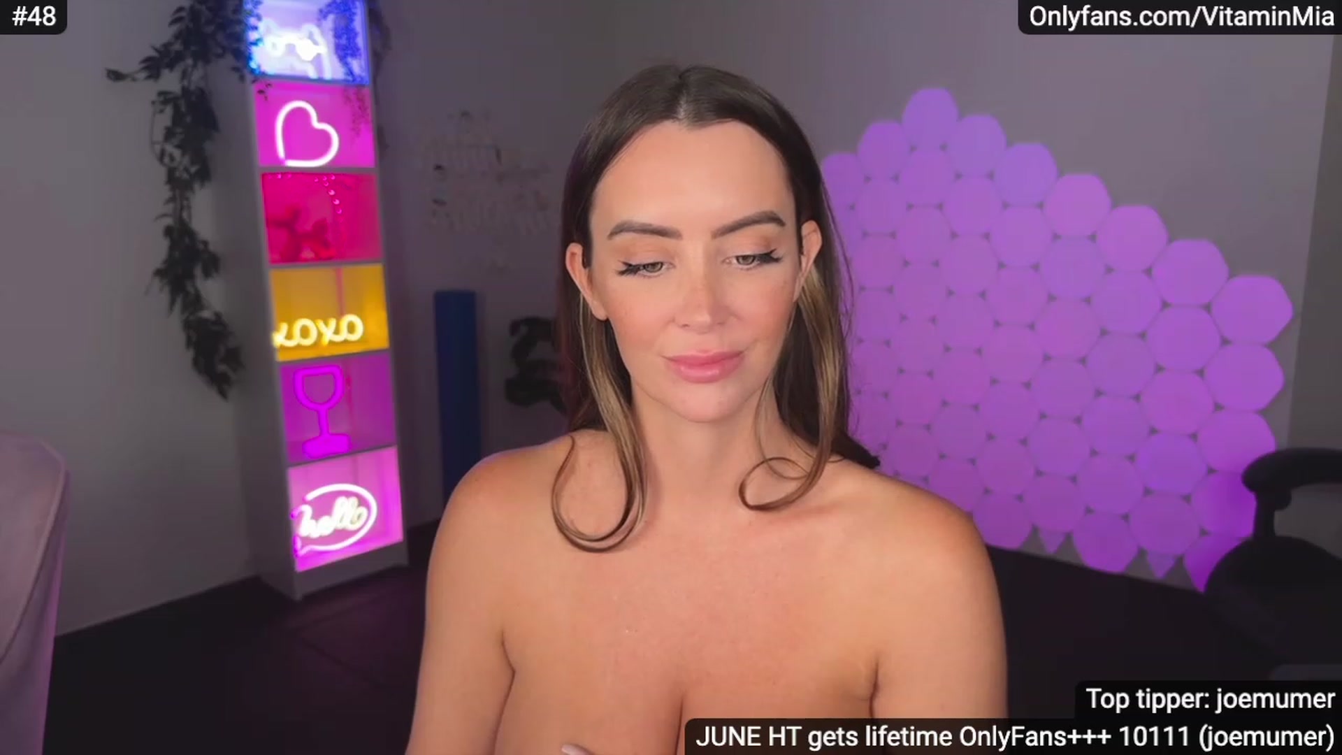 Gallery image thumbnail from MissAustralia's myfreecams stream on, 06/25/2023, 12:38 image 10 of 20