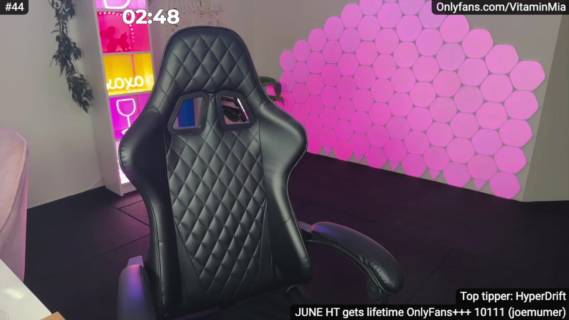 Gallery image thumbnail from MissAustralia's myfreecams stream on, 06/27/2023, 08:02 image 17 of 20