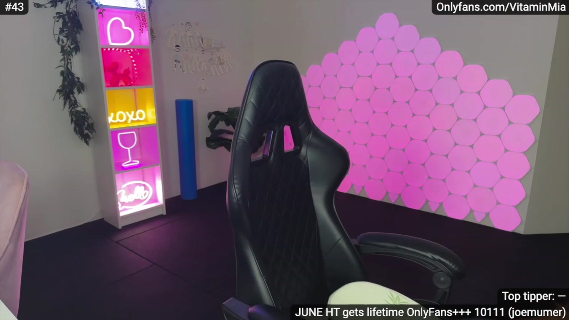 Gallery image thumbnail from MissAustralia's myfreecams stream on, 06/27/2023, 08:02 image 1 of 20